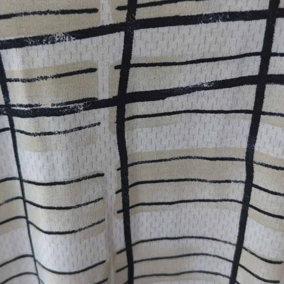 Lularoe, The Hudson Top. 2/3X. Excellent Used Condition. - Picture 4 of 5